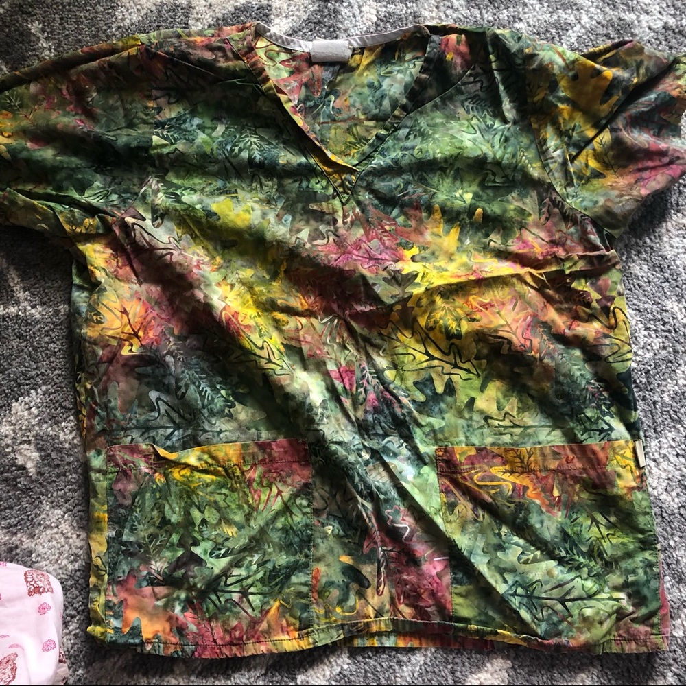 Womans tafford scrub top multi color leafy print
